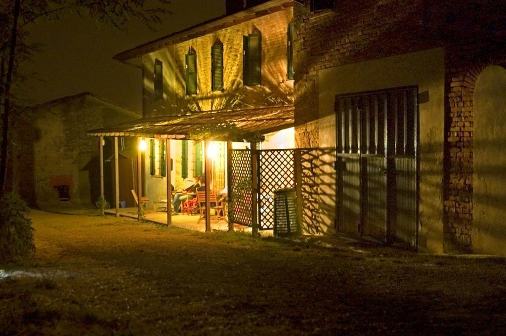 Casa Dell' Abbondanza B&B Agriturismo Vigoleno Ngoại thất bức ảnh